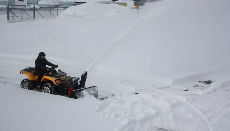 Chargez l&#39;image dans la visionneuse de la galerie, Souffleuse à neige professionnelle BERCOMAC 48&quot; (122 cm) Moteur Vanguard 14HP
