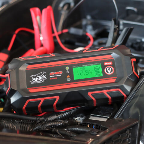 SHARK BATTERY CHARGER CN-4000, 6/12V, IP54, 4A DC 800-4000 – parts4quads.eu